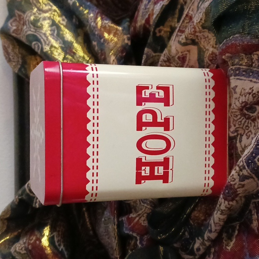 HOPE HOLIDAY TIN WITH SNOWFLAKE LID